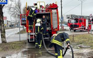 В Киеве произошел пожар в гимназии. Детей и персонал эвакуировали