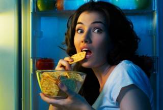 Вреден ли поздний ужин для фигуры? Ответ популярного диетолога из США
