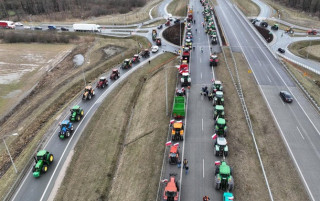 Польські «фермери» посилили блокування руху на кордоні з Україною