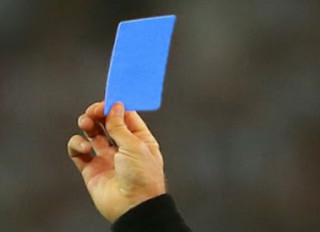 Футбольні чиновники заблокували введення синьої картки