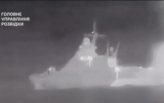З'явилося відео знищення ворожого корабля «Сергій Котов» у Чорному морі