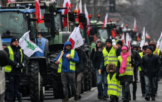 Польські фермери до кінця квітня продовжили блокаду українського кордону