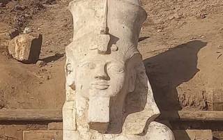 В Египте раскопали часть гигантской статуи самого великого фараона
