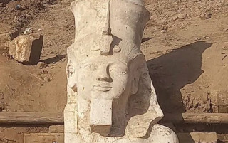 У Єгипті розкопали частину гігантської статуї найбільшого фараона