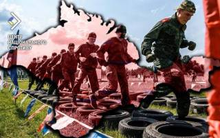 Оккупанты активно милитаризуют подростков в Крыму, — ЦНС