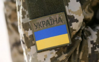 Українським військовим на передовій можуть подвоїти виплати