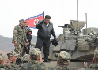 Ким Чен Ын проехался на новом танке