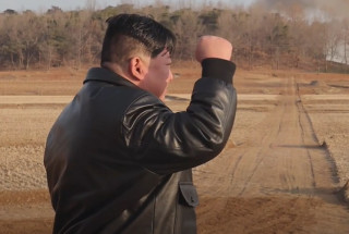 З'явилося відео, як Кім Чен Ин керує навчальними стрільбами