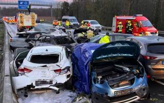 В Германии на автобане столкнулись около 40 автомобилей. Есть жертвы