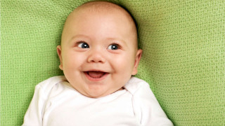 Вчені з'ясували, чому сміються немовлята