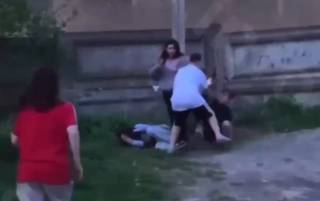 В Стрые жестоко избили школьницу и сняли все на видео