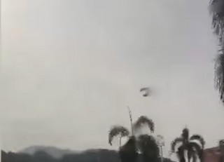 З'явилося відео, як у Малайзії зіткнулися два військові вертольоти