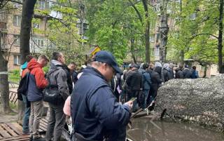 В Киеве выстроились очереди под зданиями ТЦК