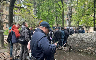 У Києві вишикувалися черги під будинками ТЦК