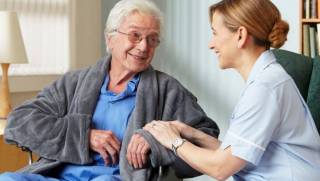 Возможна ли достойная старость в домах престарелых?