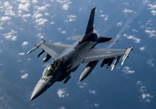 У США розбився винищувач F-16 – пілот вижив