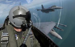 Повітряні сили очікують на F-16 «після Великодня»
