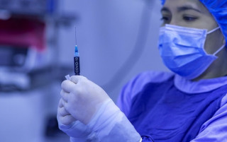 Компанія AstraZeneca відкликає свою вакцину проти COVID-19 по всьому світу