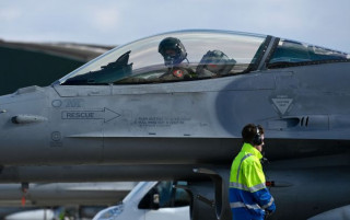 Україна здобула перший тренажер винищувача F-16