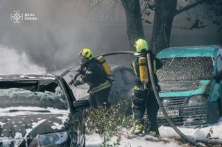 В Киеве на парковке сгорело около 30 авто, один автобус и 10 мотоциклов