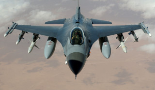 Нідерланди дозволять Україні бити територією РФ з винищувачів F-16