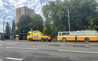 В Киеве за нарушение парковки эвакуировали... автобус
