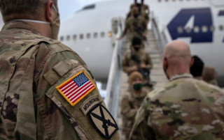 НАТО готує сухопутні коридори для перекидання американських військ до Європи у разі війни, — ЗМІ