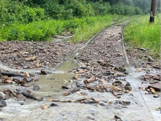 На заході України селевий потік «розмив» залізницю