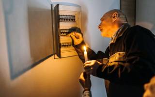 Сегодня свет в Украине начнут выключать раньше запланированного