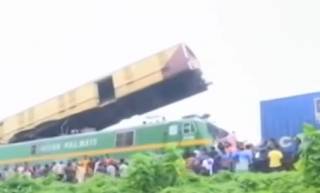 В Индии столкнулись два поезда – погибло немало людей