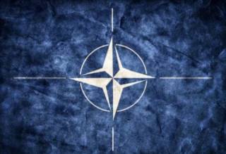 НАТО обещает не наращивать свой ядерный потенциал
