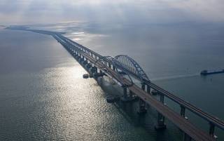 Хакеры ГУР остановили движение по Крымскому мосту, — СМИ