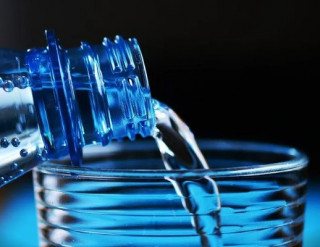 Ендокринолог пояснила, як правильно пити воду у спеку
