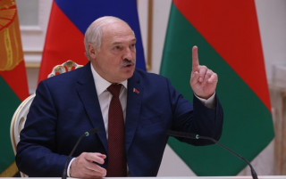 Лукашенко заявив про «високу боєздатність» військ Білорусі нібито через ЗСУ