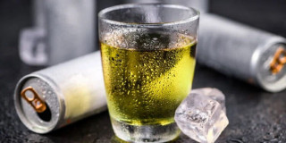 Алкоголь з енергетиком вбиває мозок