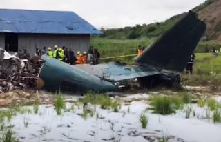 З'явилося відео з місця аварії літака в Непалі – загинули десятки людей
