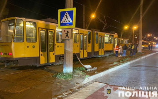 У Львові п'яний водій трамвая збив жінку з онуком