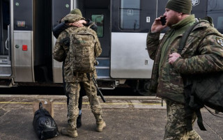 Зеленський запропонував продовжити мобілізацію та військовий стан до лютого