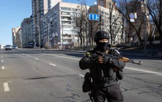 В Киеве разворачивают дополнительные блокпосты и усиливают проверку документов. Названа причина