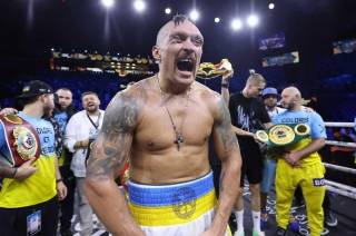 Александр Усик признан лучшим боксером года по версии WBC