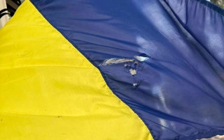 У Києві підлітки поглумилися над прапором України