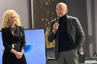 Картковий будинок по-українськи: голова Нацбанку перетворив благодійність на бізнес?