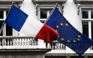 Українська делегація прибула до Парижа на переговори
