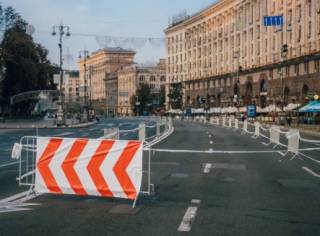 В Киеве начали «латать» Крещатик