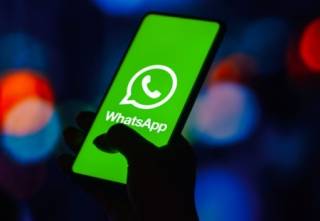 В WhatsApp появилась нейросеть Perplexity