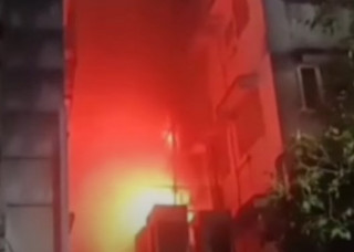В Індії згорів готель із людьми – з'явилося відео