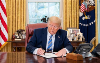 Трамп вигадав, як захистити США від пандемії масштабу COVID-19