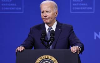 Байден раскритиковал Трампа за его отношение к России