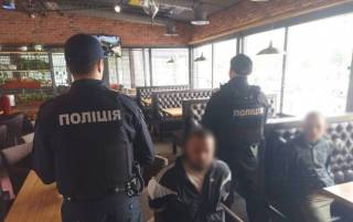 В Киеве двое мужчин устроили стрельбу во время езды