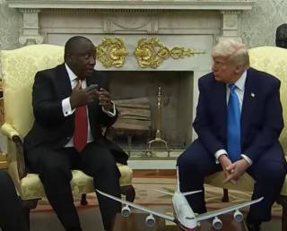 Президент ЮАР рассказал Трампу странную историю о визите Зеленского в его страну